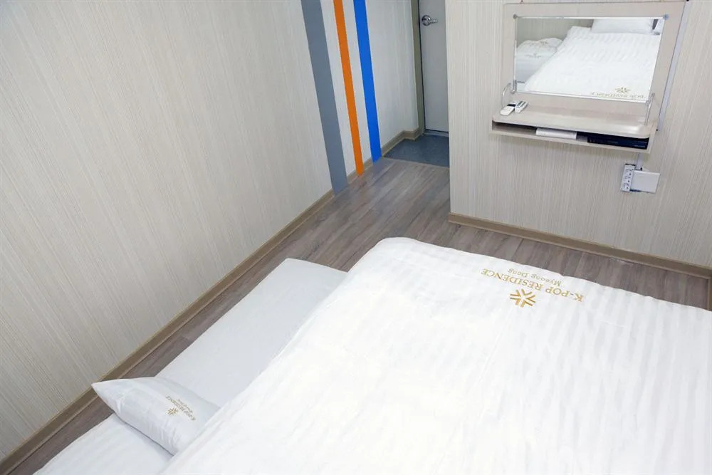 K Pop Residence I