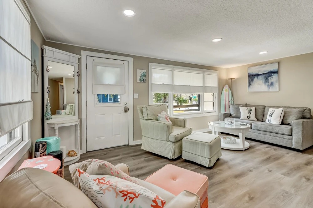 1000 Date Street 3 Bedroom Home by Redawning