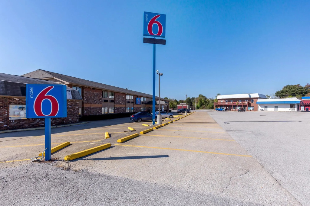Motel 6-Troy, IL
