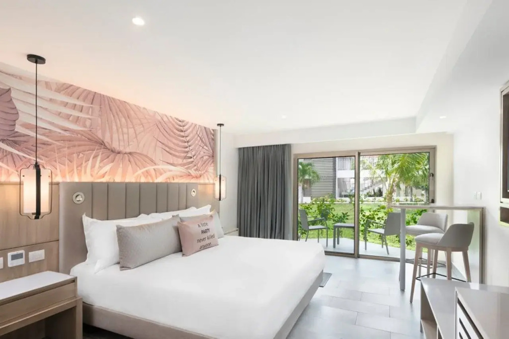 Royalton CHIC Antigua