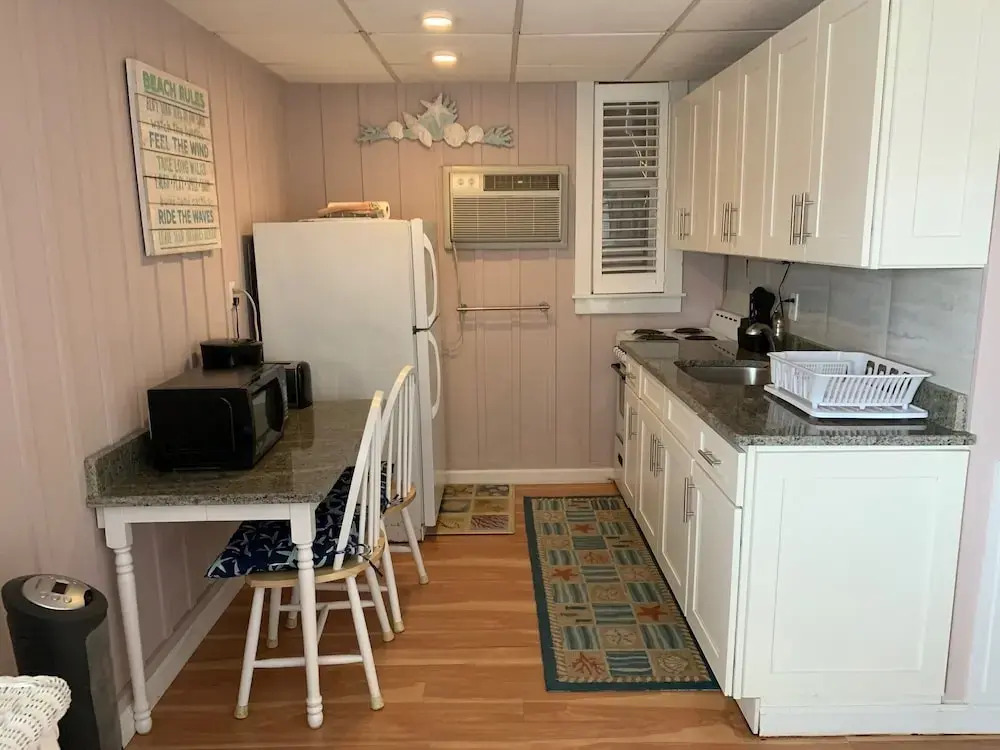 Vineyard Harbor Motel - Private Beach