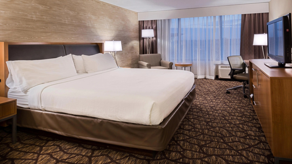 Holiday Inn Hotel & Suites Warren by IHG