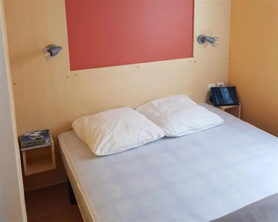 TONNEAU HERBERGEMENT INSOLITE AU CAMPING DES NIERES