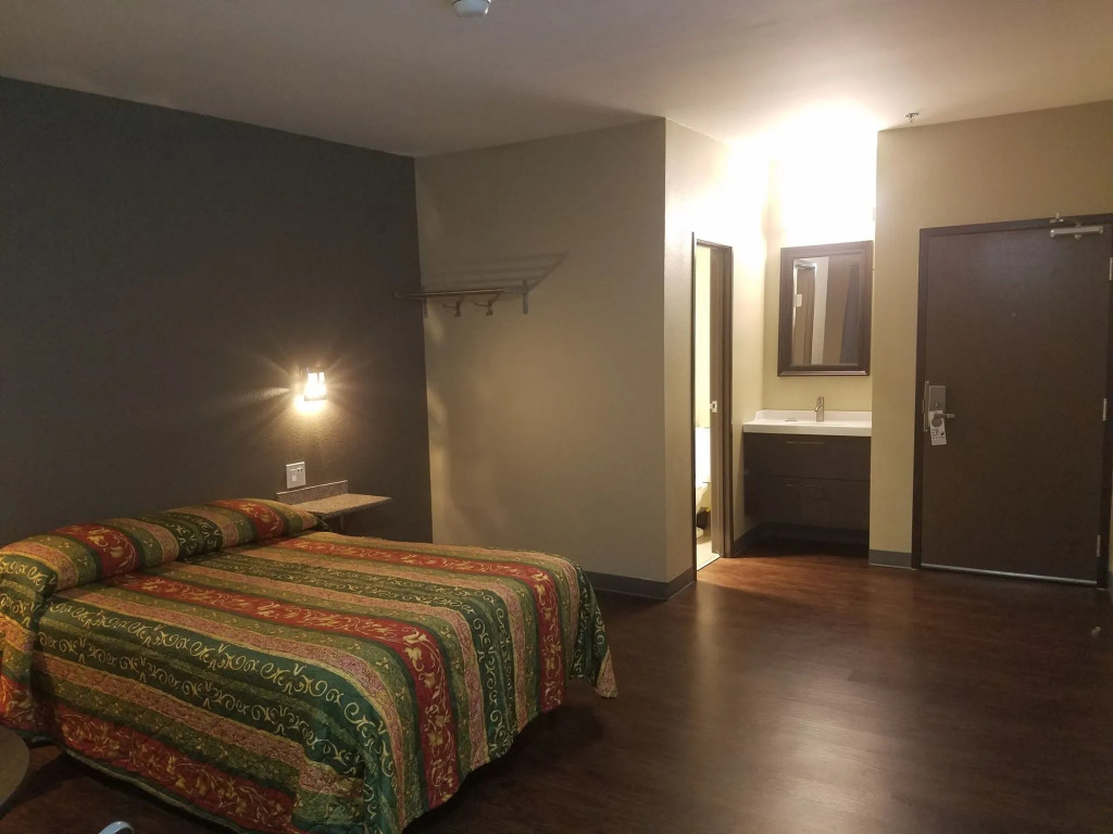 Travel Time Motel