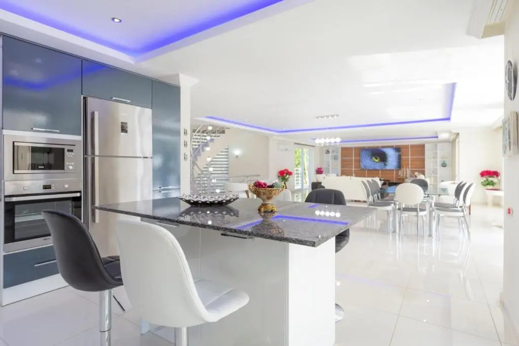 Villa Four Season 8