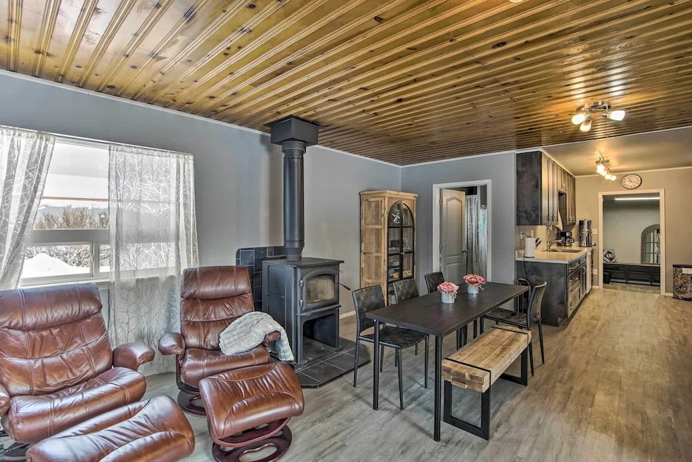 Cozy Cle Elum Cabin with 3 Acres and Stocked Pond