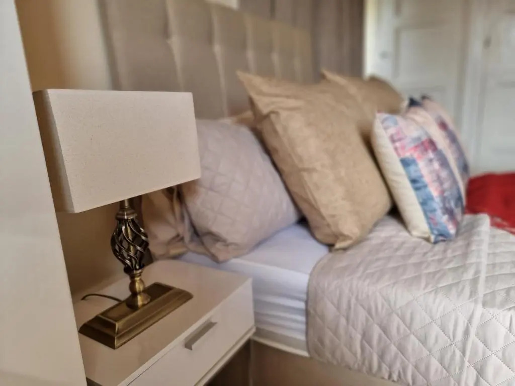 Virexxa Aylesbury Centre - Executive Suite - 2Bed Flat with Free Parking