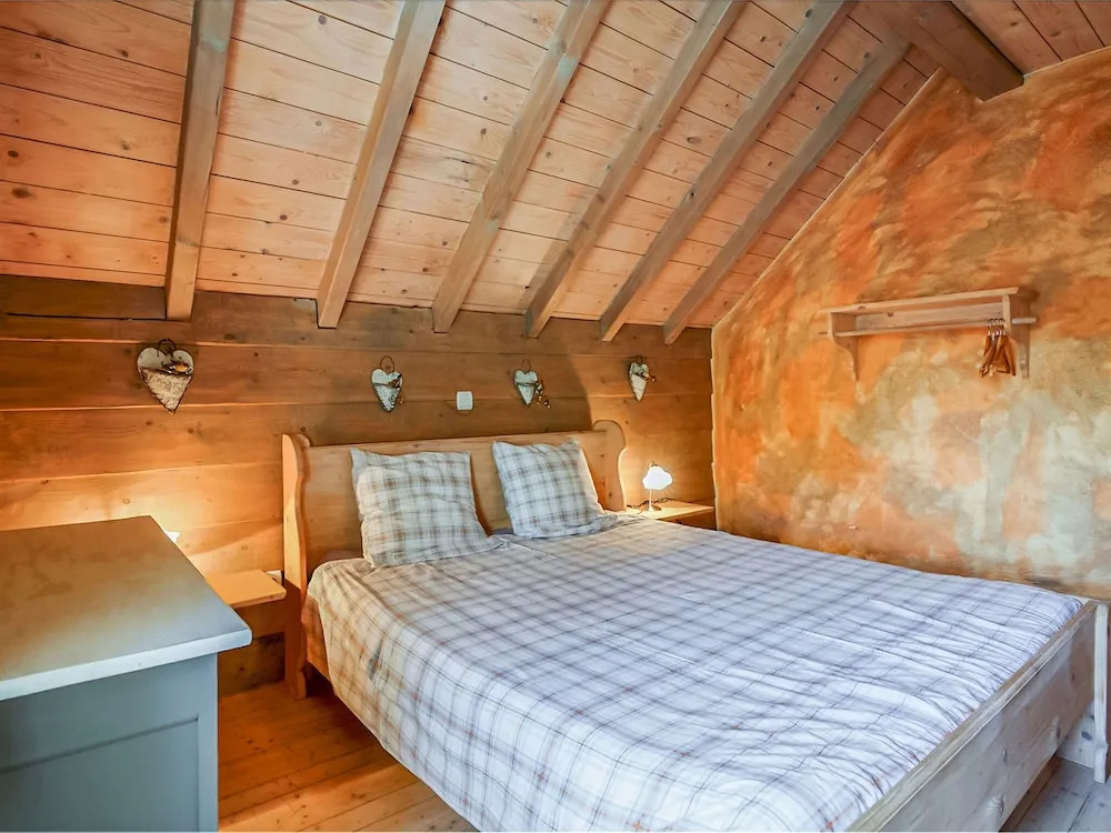 Pleasant Holiday Home in Weywertz Near the Lake