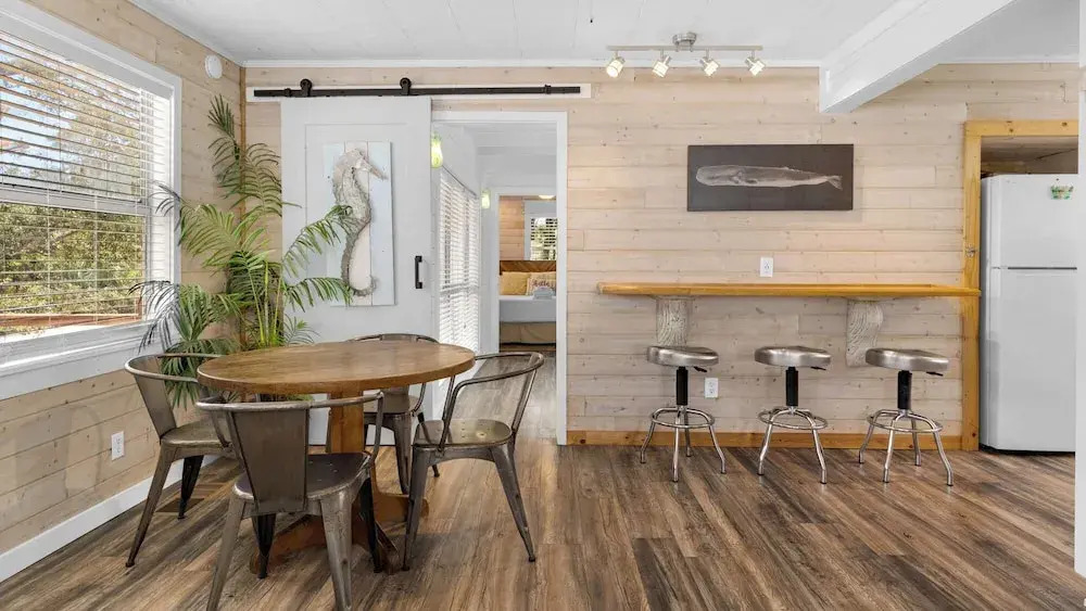 2BR Home, Private Heated Pool, 4 Bikes, Beach Access