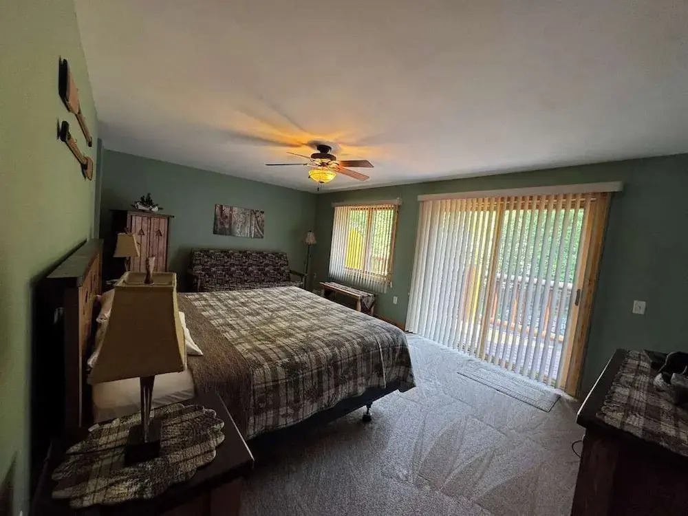 Minocqua Lake Condo B7- 2 Story Rustic Town Home
