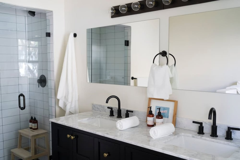 3 Bedrooms I Sleeps 8 I Best Value in South Beach