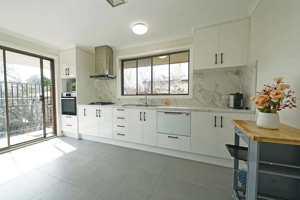 Maroondah 3BR Brick Entire Home Free Wi-Fi Parking