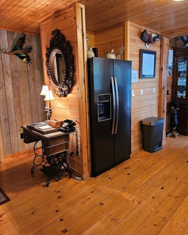 Butler's Bay Teal Lake Cabin
