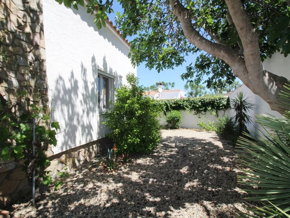House With Outdoor Studio in Quiet Sector of Empuriabrava