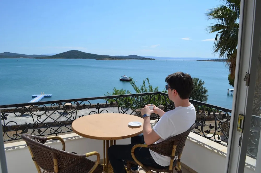 Kıvrakzade Otel