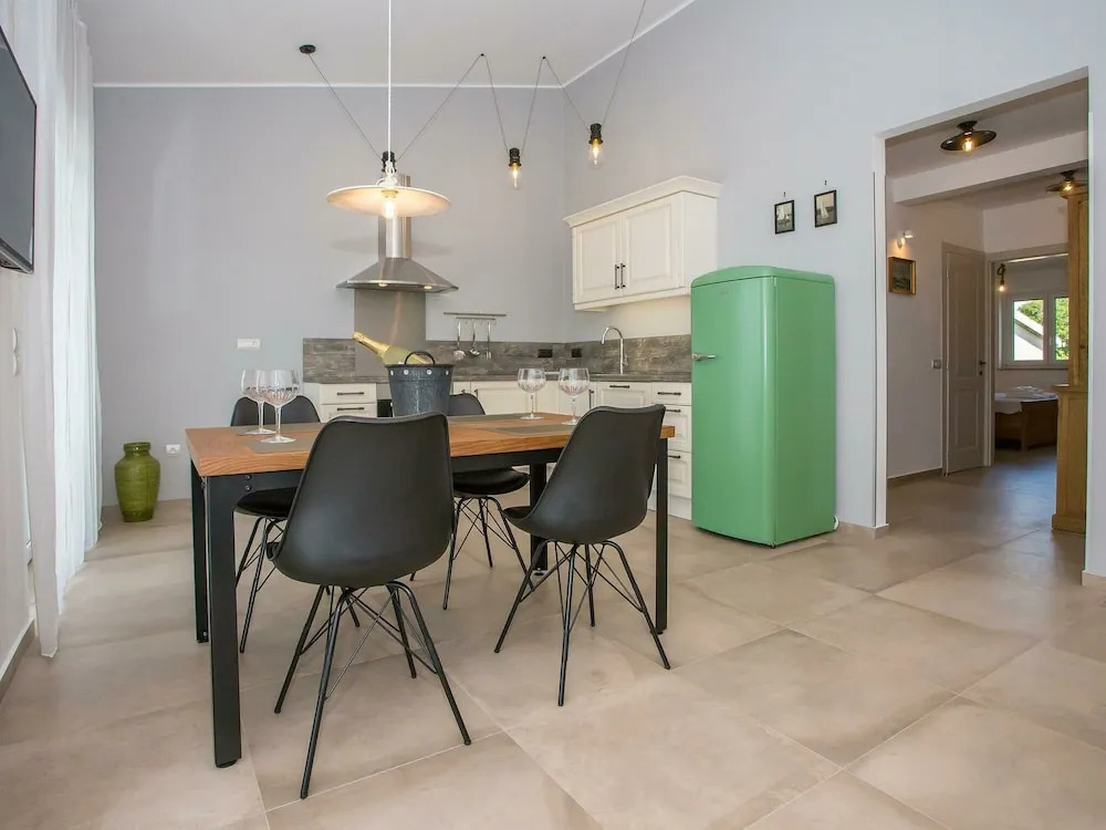 Modern and Well-kept Apartment Within Walking Distance of Restaurant and Beach Banjole