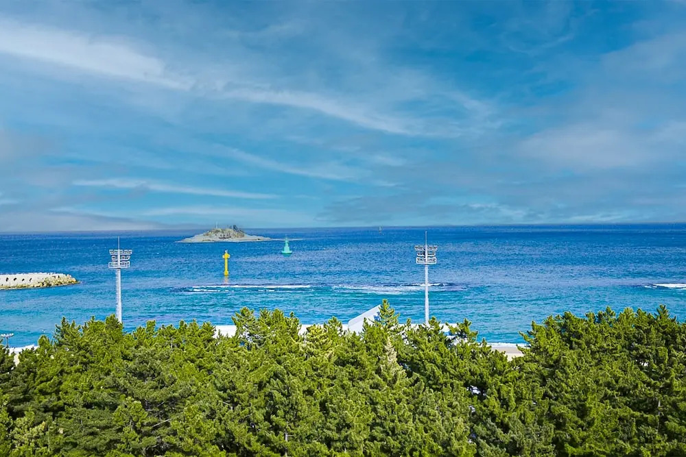 Sokcho Chonpines Beach Hotel