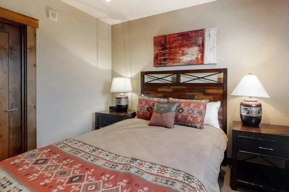 Luxury 4 Bedroom Penthouse Rental Off Main Street Within Walking Distance To Peak 9