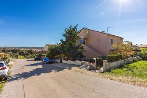 Apartments Davor 1676