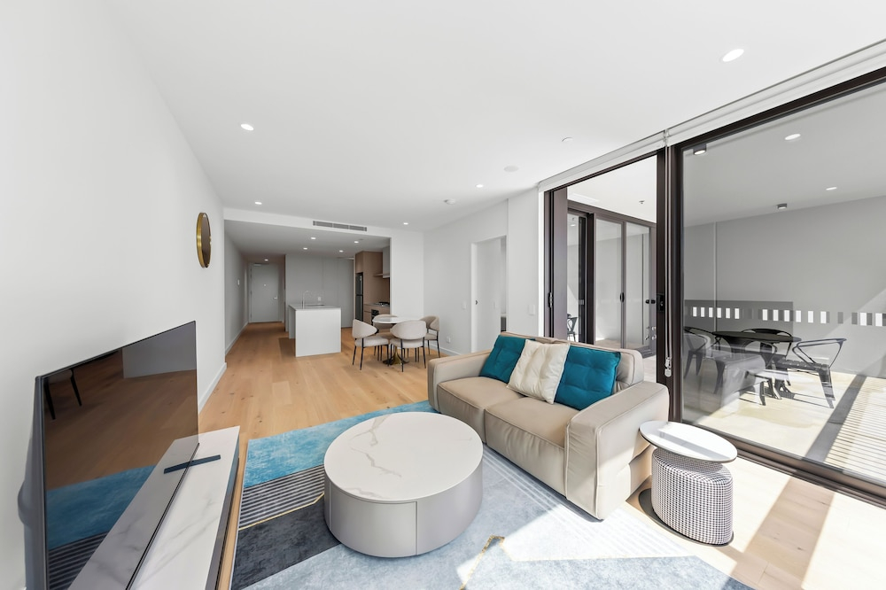 Yves Mermaid Beach Apartments by CLLIX