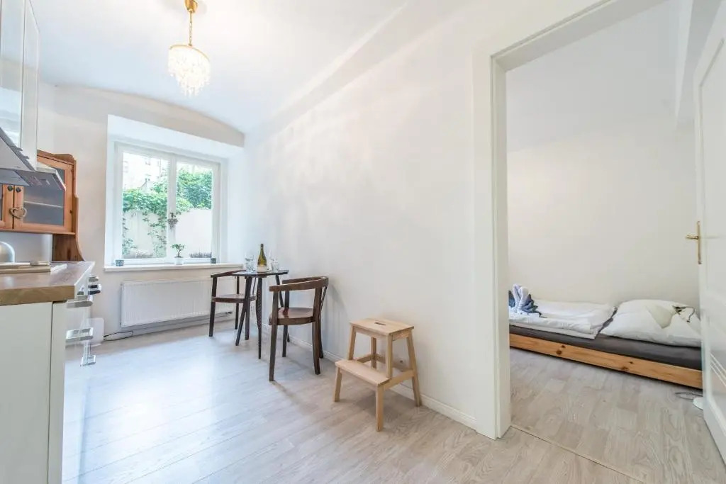 Quiet apartment in the city center with own terrace