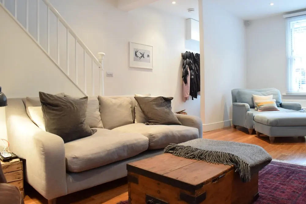 3 Bedroom Battersea House With Patio