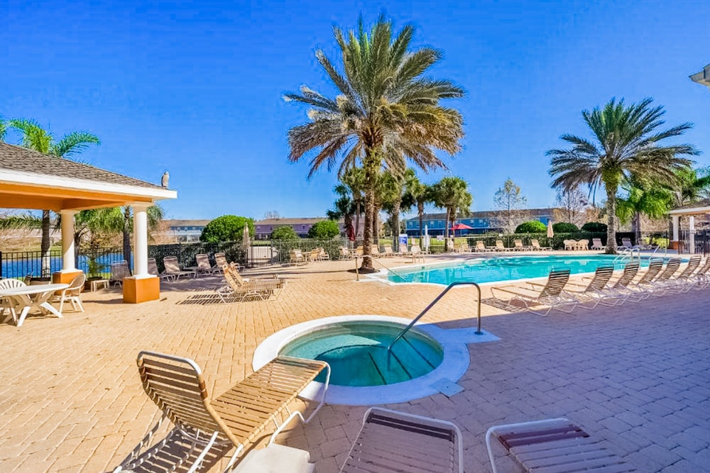 Gated-entry Townhome, With Shared Pool, Central AC, Near Theme Parks