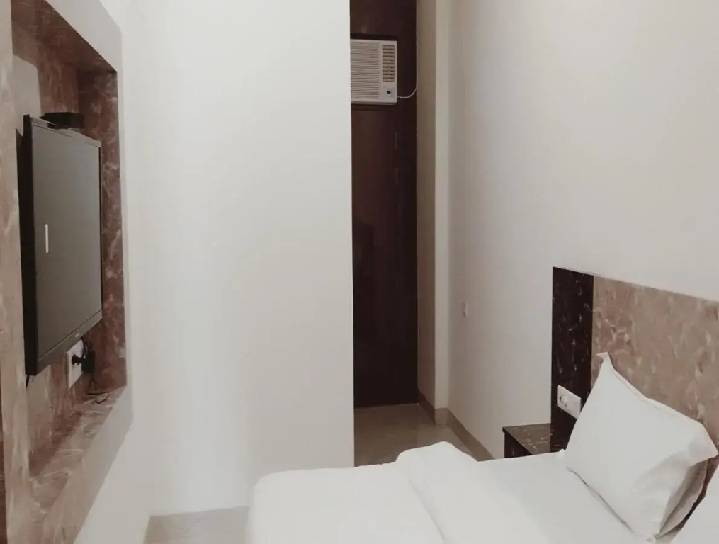 OYO 88430 Hotel Param Palace