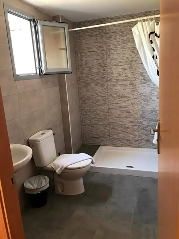 NEW ART BEACH HOSTEL- Albergue Juvenil