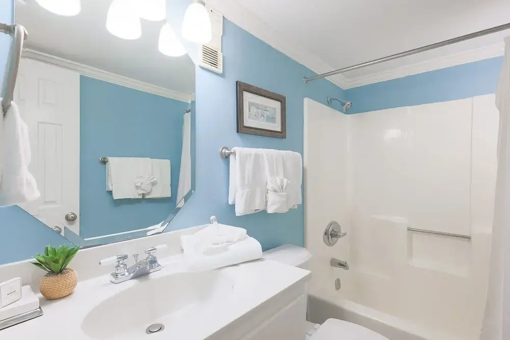 Island Winds East 207 2 Bedroom Condo