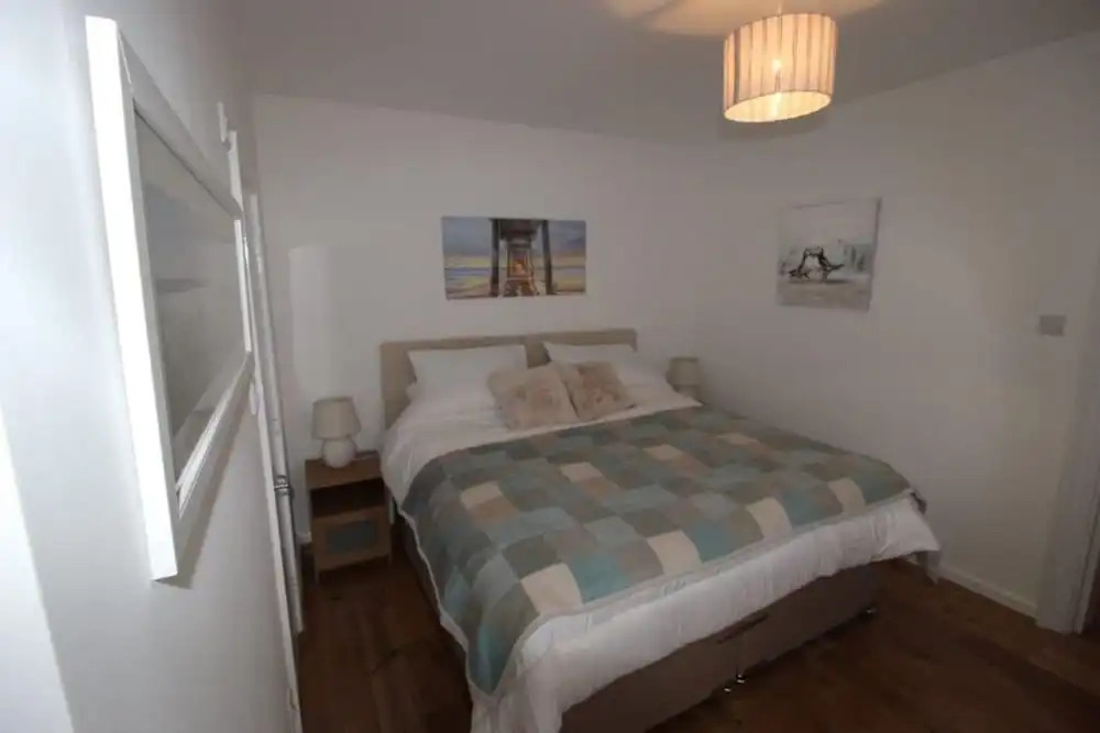 Flat 8 Palm Court