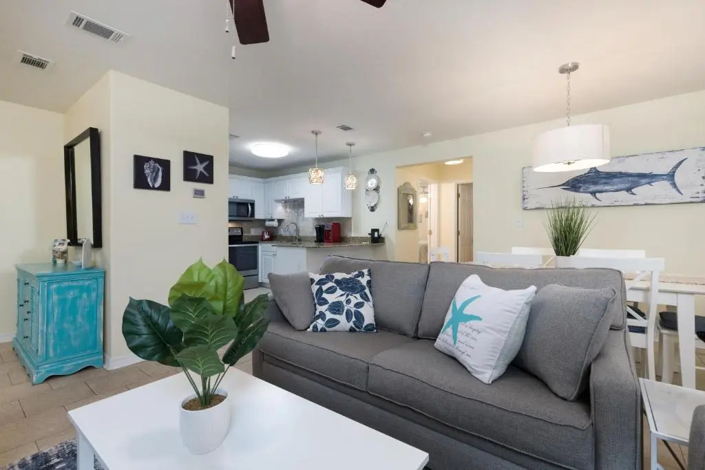 2bd 2ba 1st floor condo WALK TO BEACH