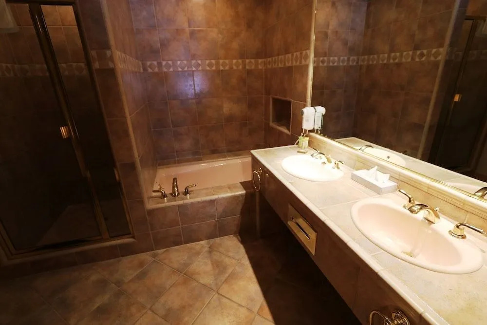 Mammoth West 137 Updated Deluxe Condo, Just A Short Walk to Canyon Lodge by RedAwning