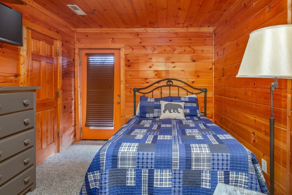 Heavenly Escape Crossing Resort Cabin w Hot Tub Arcade Games and More