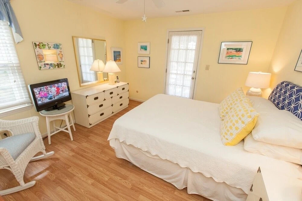 117 55.5 Street Home 2 Bedrooms 2 Bathrooms Home