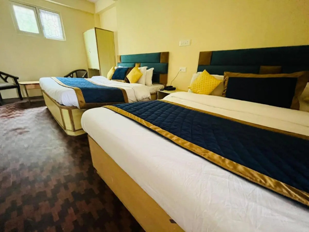 The Ashoka Inn 300mts walkable from Mall Road