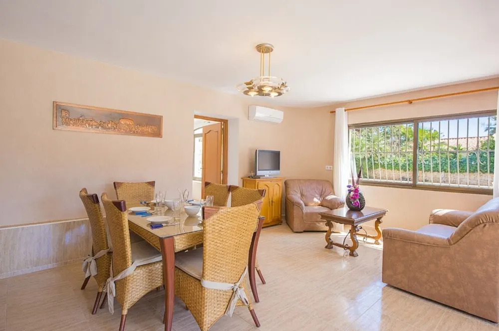 Villa - 6 Bedrooms with Pool and WiFi - 105023