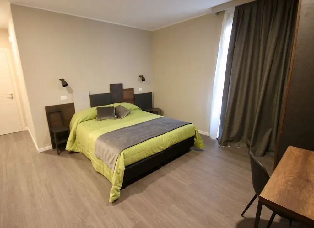 Pove 2.4 Hotel