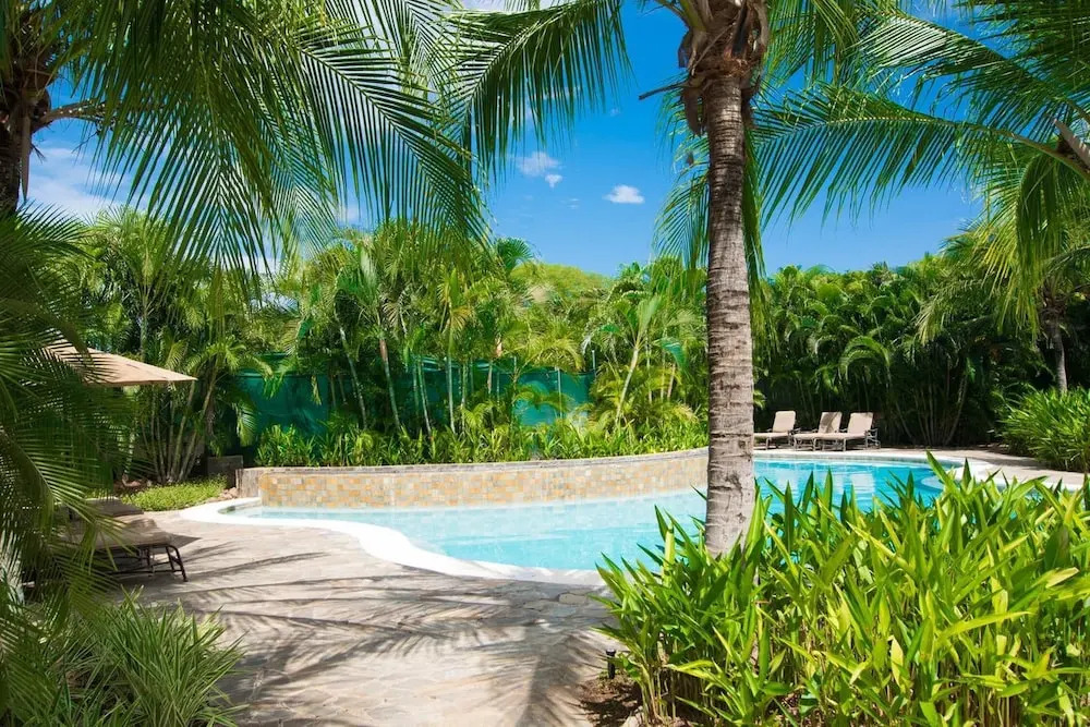 Ground-floor unit with terrace with direct access to pool in Coco