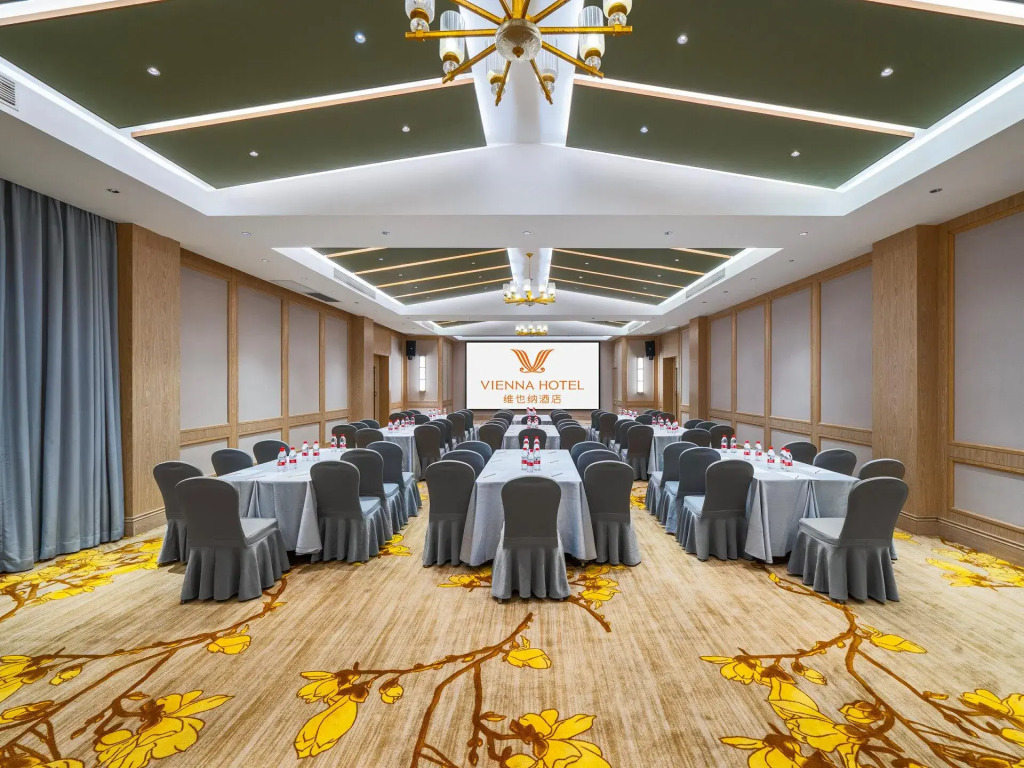 Vienna Hotel (Nanshan Science and Technology Park Wanxiang Tiandi Store)