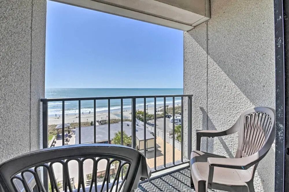 Lovely Resort Studio w/ Balcony & Ocean Views