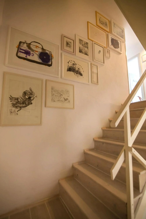 Apartment House Art Bol