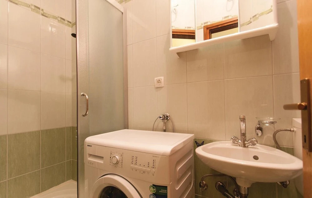 Beautiful Home in Divsici With Wifi and 1 Bedrooms