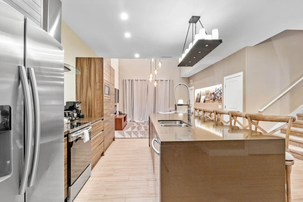 4 Bedrooms 45 Bathrooms Magic Village 7466 Bd