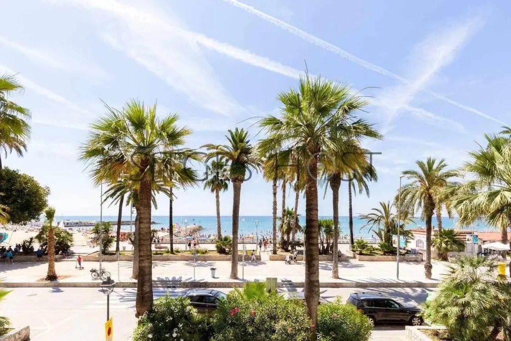 Completamente reformado en 2022 a 20 metros de la playa