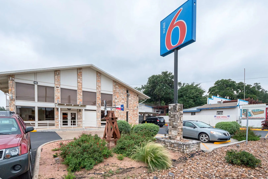 Motel 6 Boerne TX
