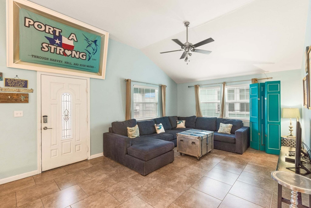 Boogie Board Bungalow - Pet Friendly! Private Pool! 2