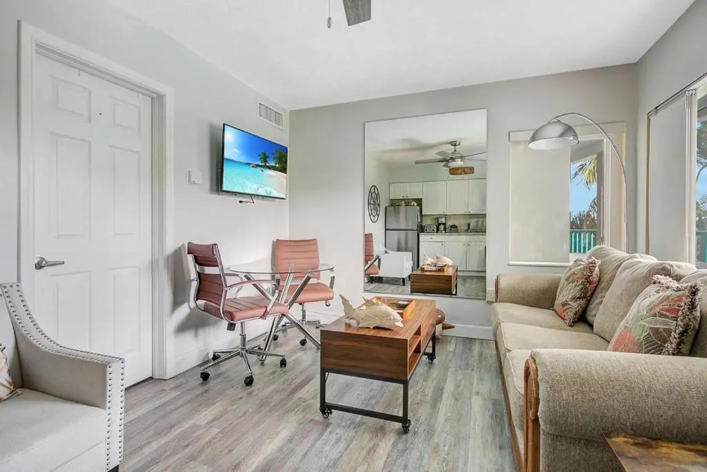 Five Palms Suite 203 - Daily - Weekly - Monthly