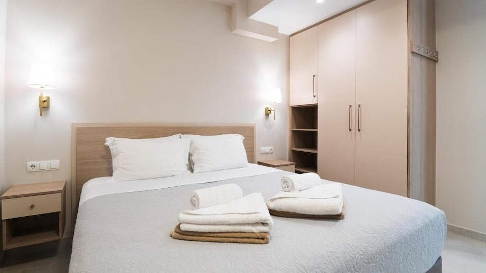 Vakakis Family Luxury Studios 2