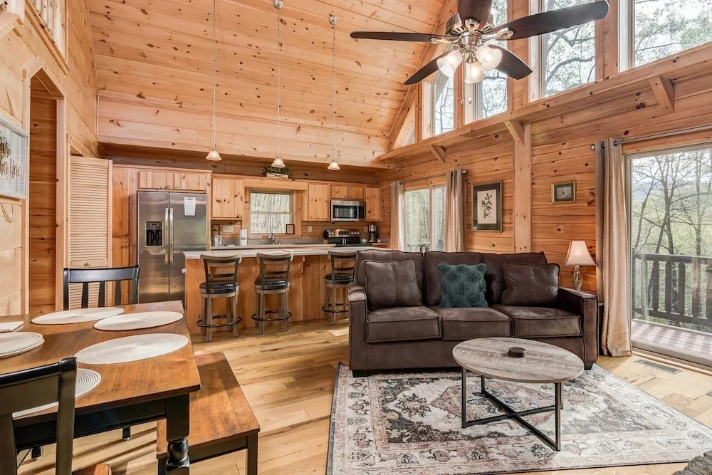 Lakey Gap Lodge - 4 Br Cabin